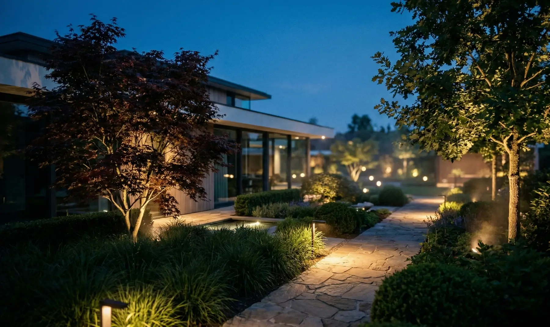 Световой дизайн участка: 5 главных ошибок при проектировании